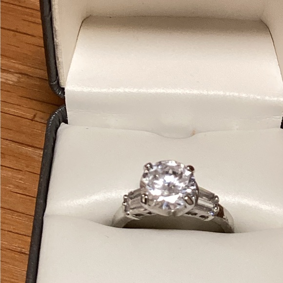 CZ Guanine ring with baguette sides 8 NIB - Picture 2 of 5